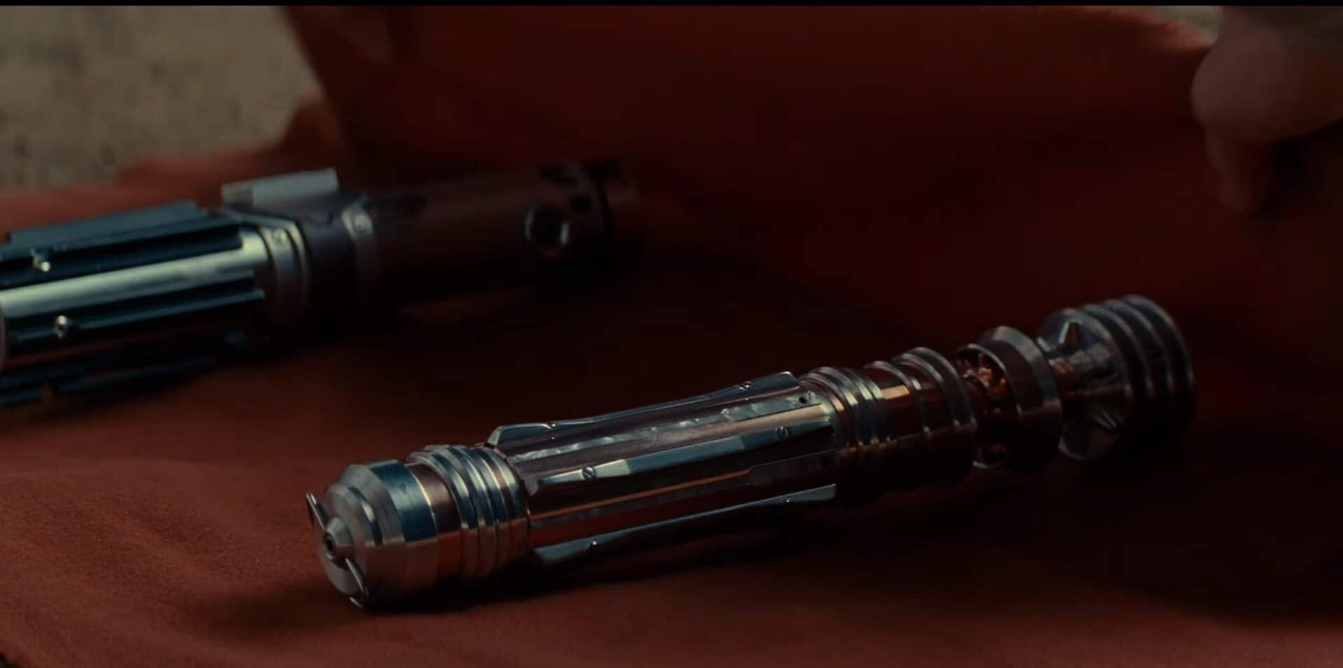 rey constructing lightsaber